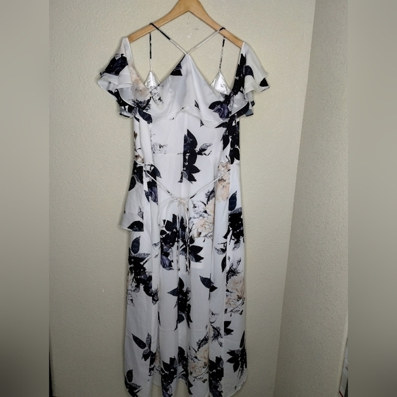 City Chic Delicate Ruffle Maxi Dress Floral size 18 (M) - Picture 5 of 6